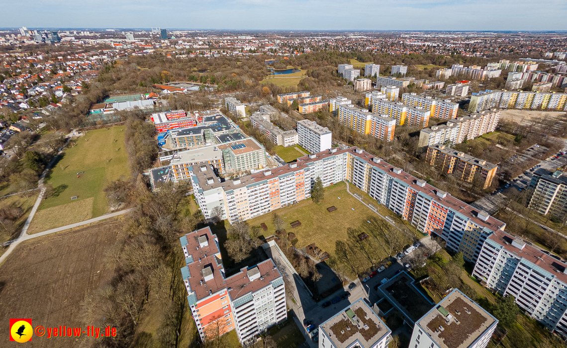20.02.2023 -  Ostparksee und Schule am Strehleranger mit Umgebung in Neuperlach